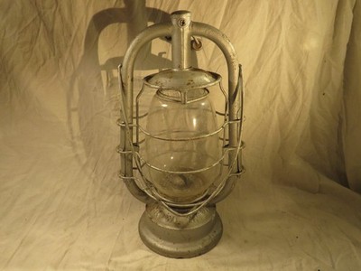 E1096	Frowo Nr. 520 Petroleumlampe mit Gebrauchsspuren, übermalt