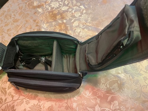 Kenneth Cole Video Case Bag #554595 Black padded compartments - Picture 5 of 11