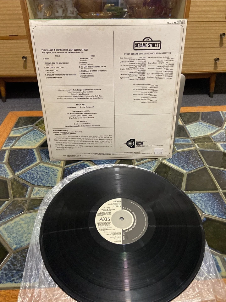 Pete Seeger & Brother Kirk Visit Sesame Street 1974 Vintage Vinyl LP Kids Record - Image 3 of 3