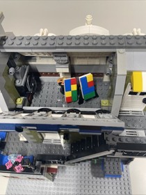 LEGO Creator Expert: Parisian Restaurant (10243) Retired 