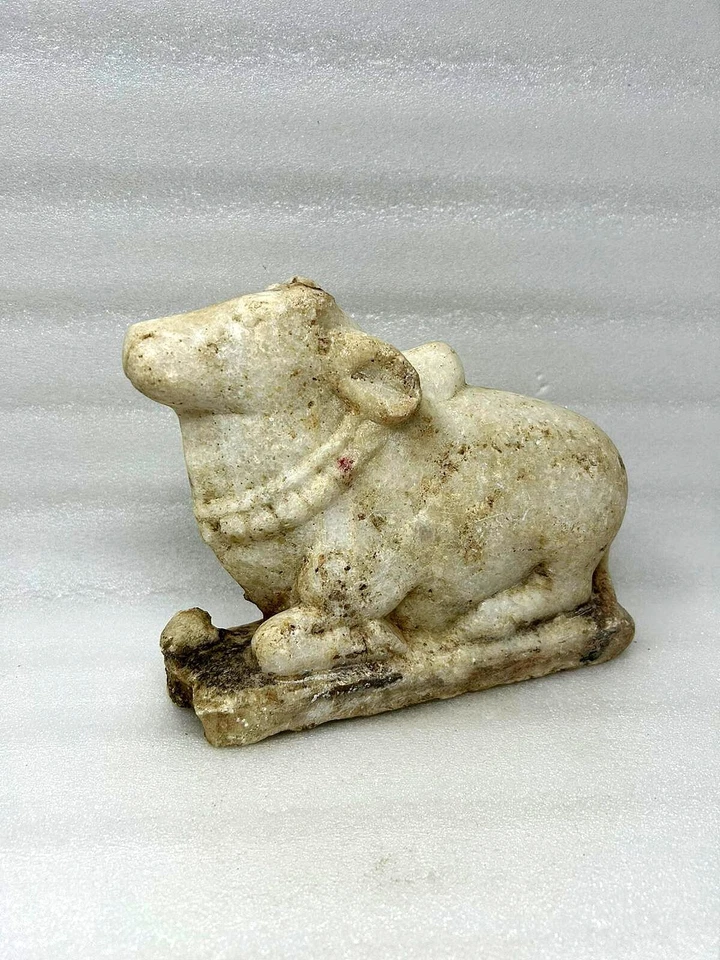 Antigua escultura Nandi de toro sentado santo tallada a mano de piedra de mármol pesado Foto 3 de 4