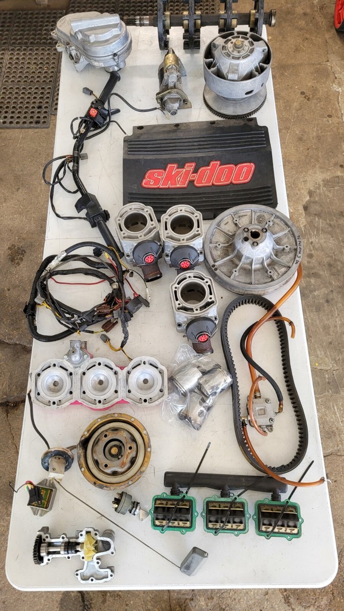 96 Ski-Doo Formula SS Z 3 Mach 440 583 600 670 800 CHAINCASE 96 Ski-Doo Formula SS Z 3 Mach 440 583 600 670 800 CHAINCASE
