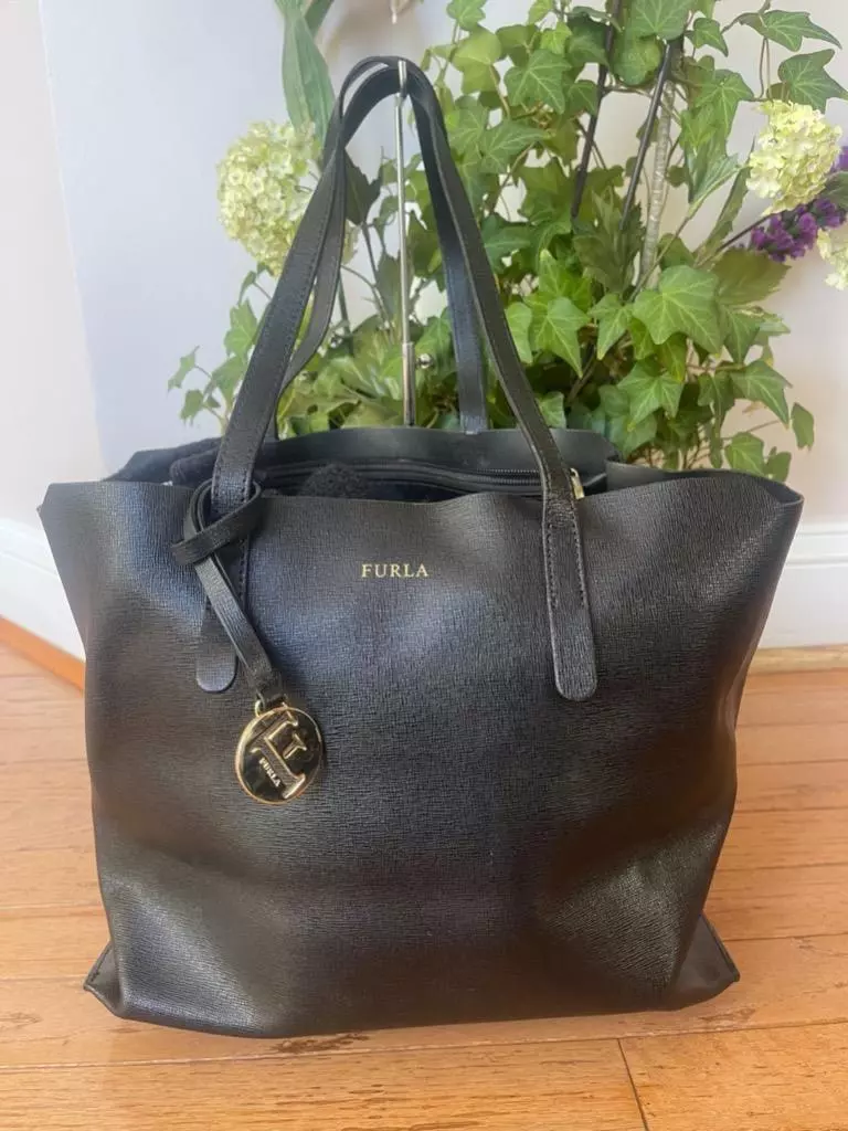 FURLA black leather tote (PU500