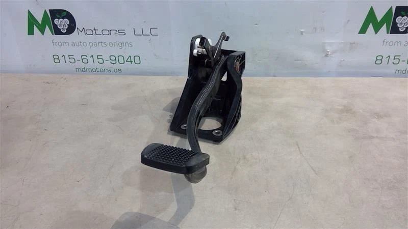 2017-2022 CHEVROLET COLORADO BRAKE PEDAL.23326809 - Image 4 of 4