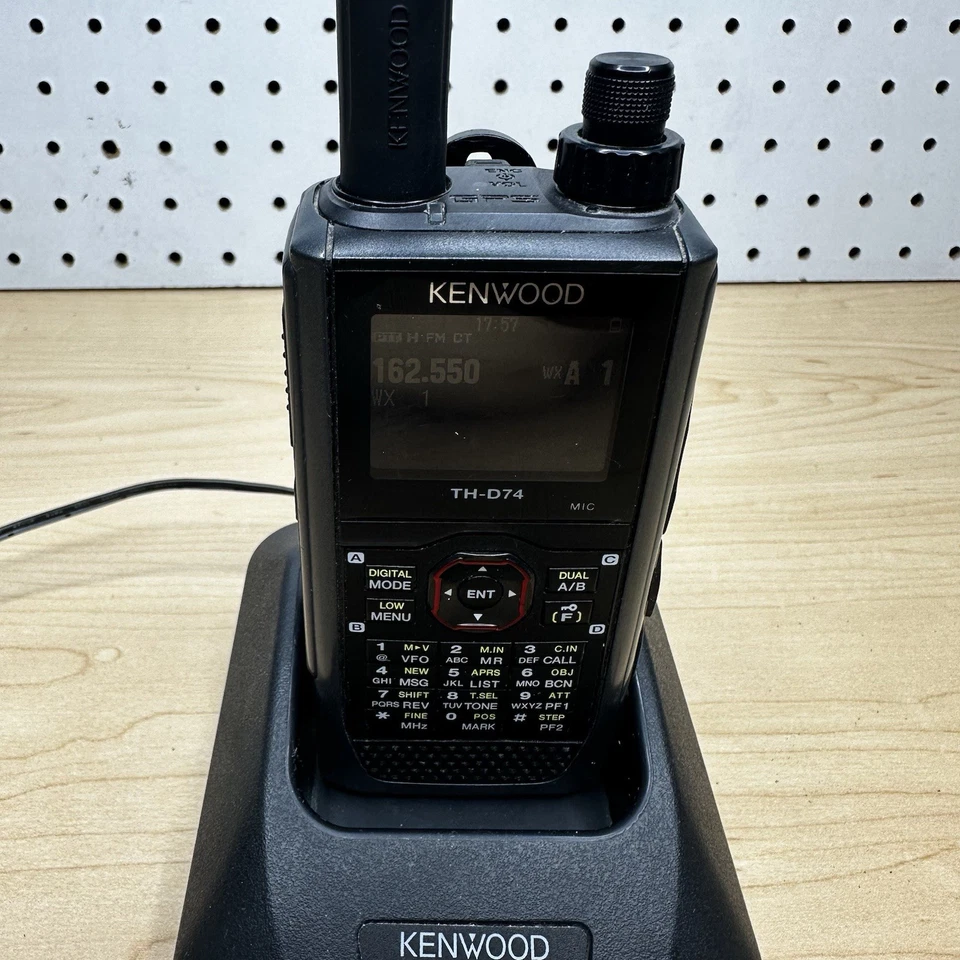 Radio transceptor portátil de tres bandas Kenwood TH-D74A THD74A con accesorios probados Foto 3 de 4