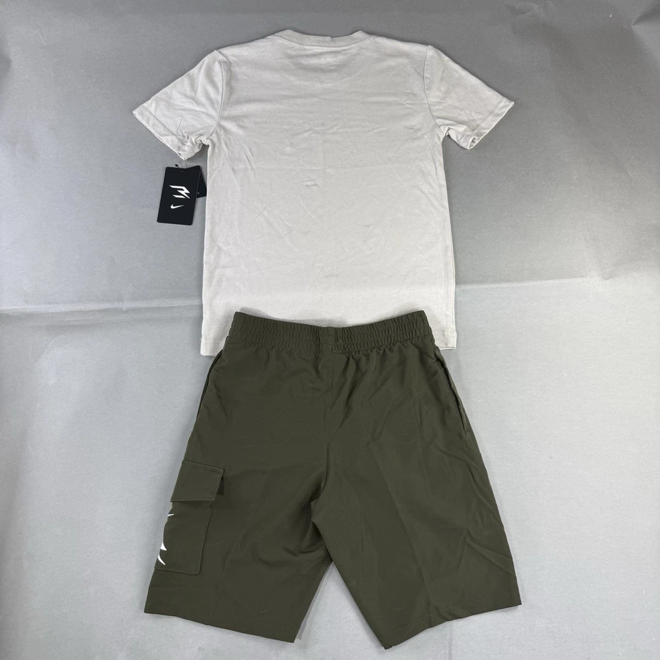 Nike 3 Marca Conjunto de 2 Piezas Camisa Pantalones Cortos Pequeña 8-10 Años Desierto Arena Verde Juvenil Nuevo Foto 3 de 4