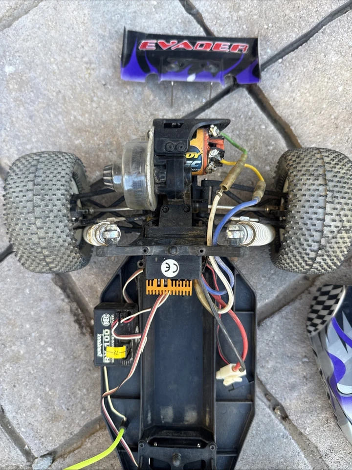 Duratrax Evader  RC 1/10 Race Buggy For Parts Or Repair - Image 4 of 4