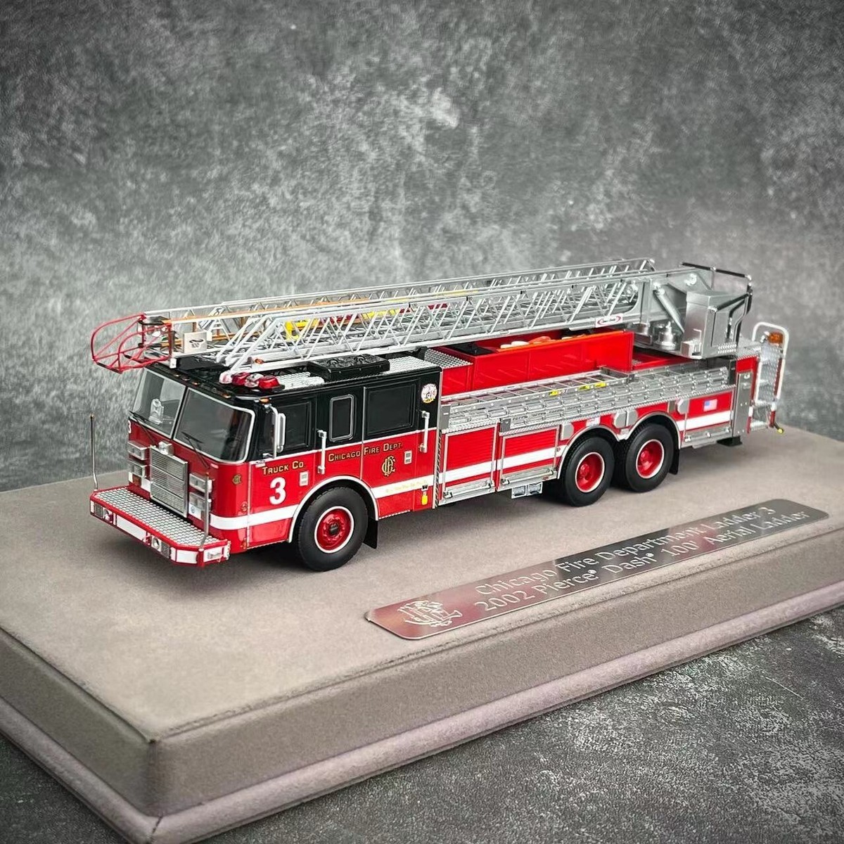 Fire Replicas 1/50 Chicago Fire Department 2002 Pierce Dash Fire Replicas 1/50 Chicago Fire Department 2002 Pierce Dash