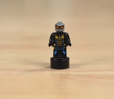 LEGO Marvel Super Heroes Minifigure - Endgame - Wasp Microfig - Image 1 of 2