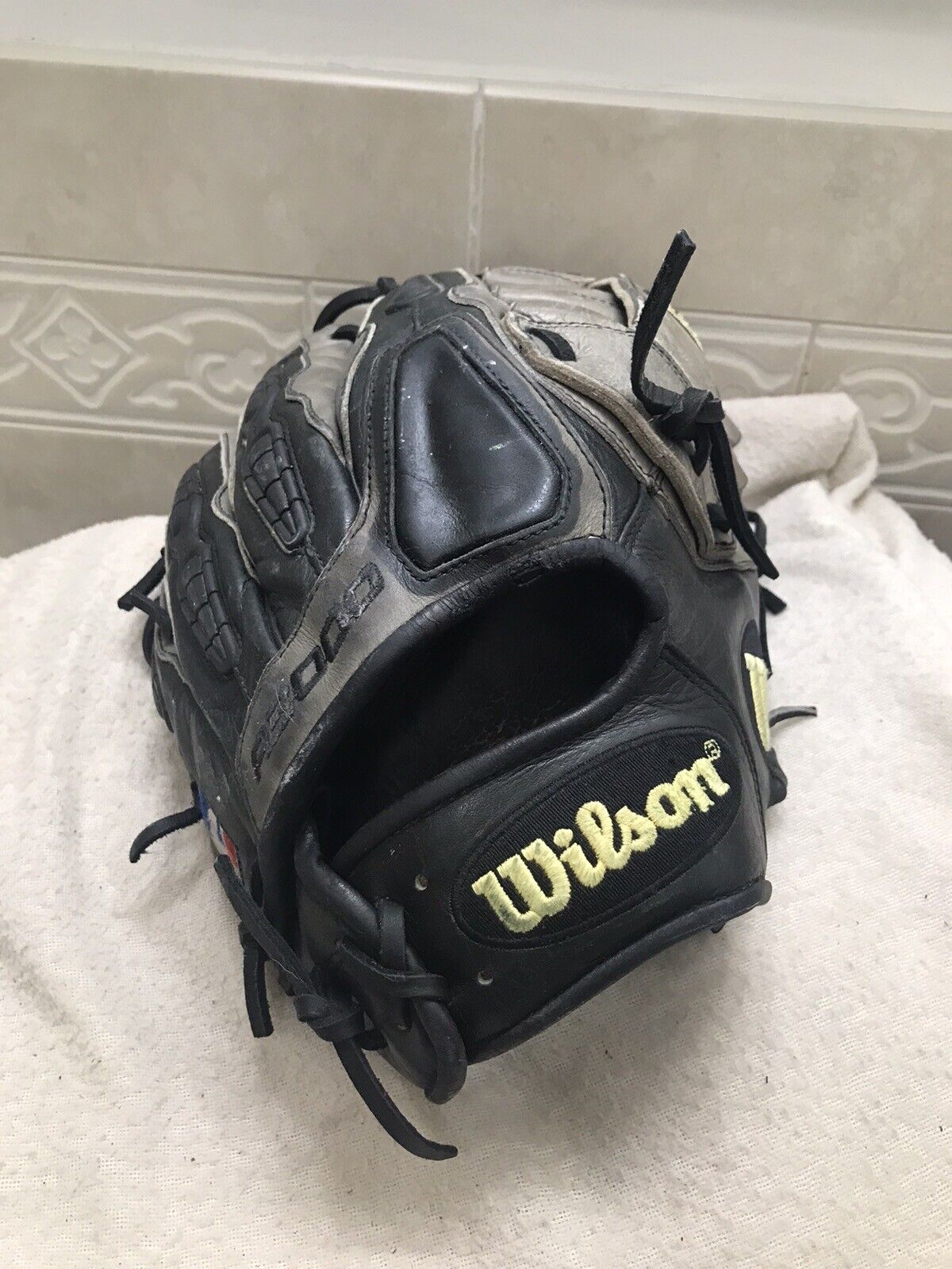 Wilson A3000 KG4 Fully Relaced 11.5” Pro-Stock Baseball Glove Right Hand  Throw