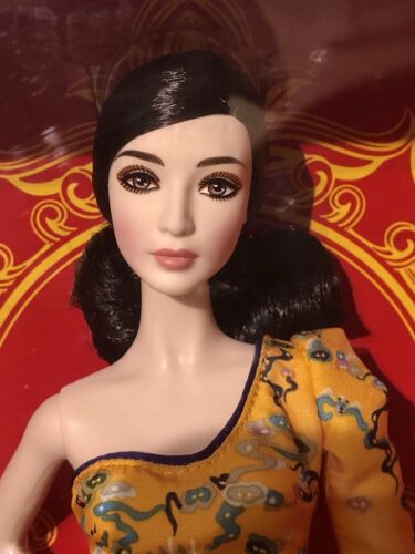2013 Fan BingBing Barbie Doll Chinese Model Muse Body Asian Dragon Robe Gown - Afbeelding 1 van 21