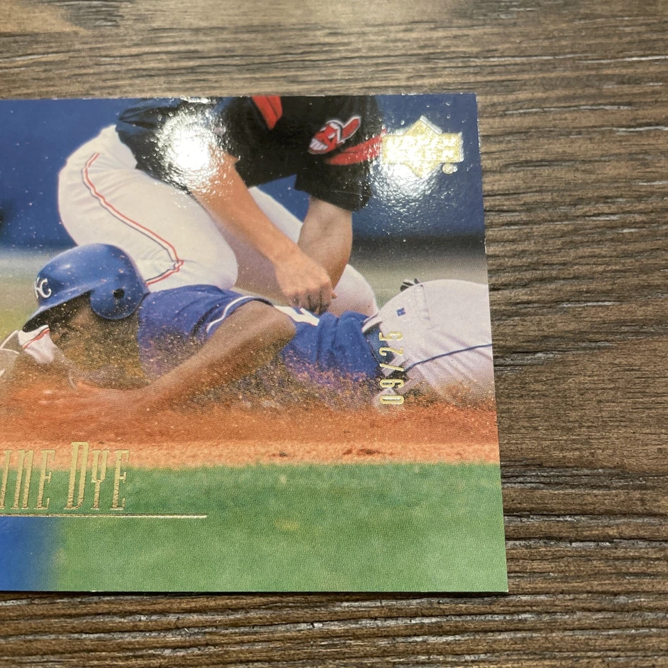 Tinte Jermaine exclusivo dorado de cubierta superior 2000/25 Foto 4 de 4