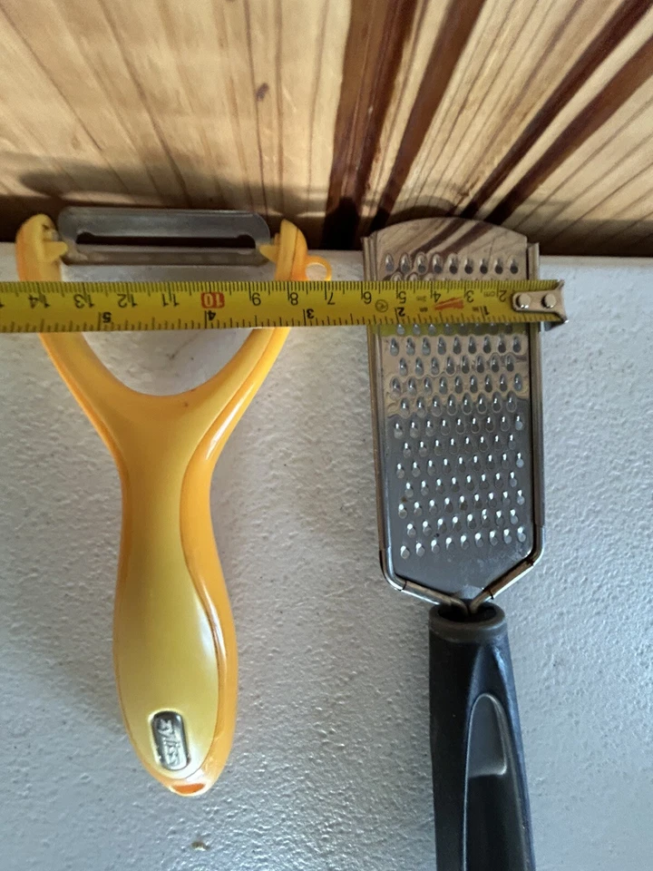 Rallador/Zester & Pelador Utensilio de cocina usado Foto 4 de 4