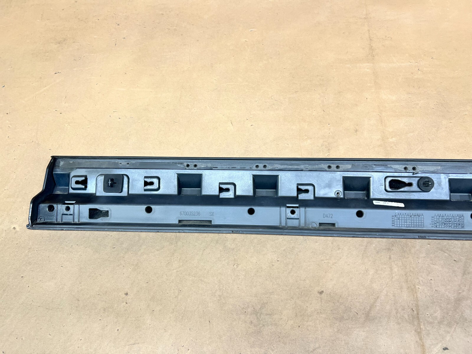2017-2020 MASERATI LEVANTE FRONT LEFT SIDE EXTERIOR DOOR LOWER MOLDING TRIM OEM