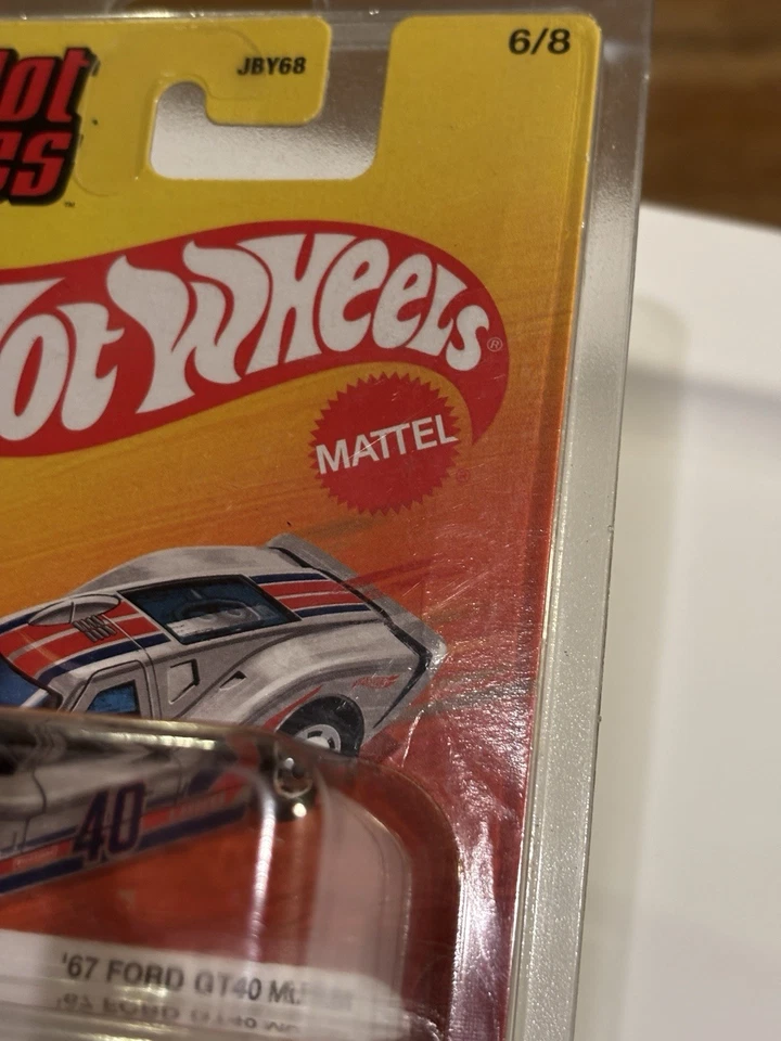 NUEVO 2025 Hot Wheels The Hot Ones '67 Ford GT40 MK.IV plateado en protector  Foto 2 de 3