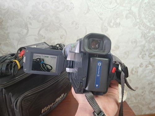 Sony PAL Handycam Camcorder - Digital8 - Video Transfer Camera DCR-TRV147E - Picture 14 of 24