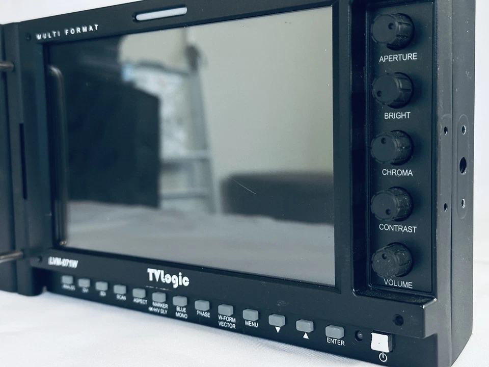 Monitor multiformato TVLogic LVM-071W HD LED 7" Foto 2 de 3