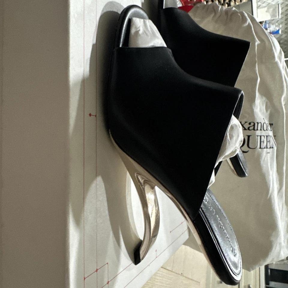 Mulas de cuña Alexander McQueen Arc piel de becerro Foto 2 de 4