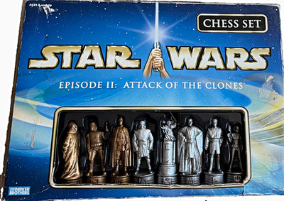 Hasbro Star Wars Episode II Attack of the Clones Chess Set 32 2003 COMPLETE
