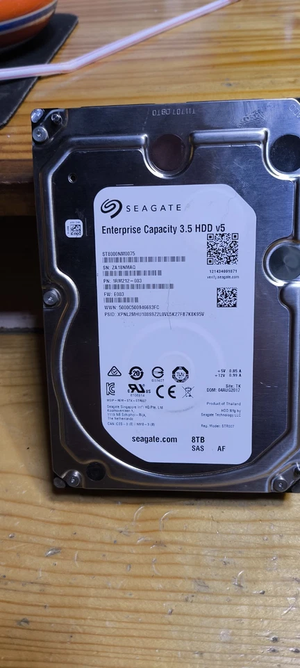 Disco duro interno Seagate Enterprise 8 TB SAS 3,5" (ST8000NM0075) Foto 2 de 4