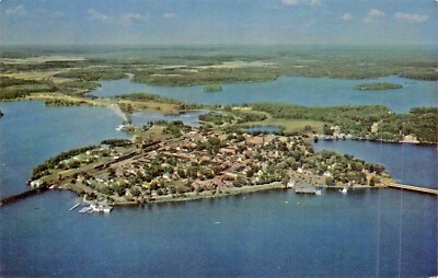 Minocqua Wisconsin~Die Inselstadt~1957 Luftaufnahme Postkarte