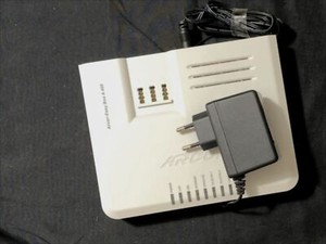 Arcor Easy Box A400 mit Netzteil DSL Internet Router WLAN