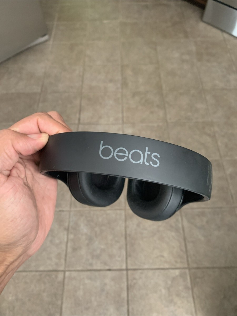 Beats by Dr. Dre Studio Wireless Over the Ear Headphones Beats by Dr. Dre Studio Wireless Over the Ear Headphones