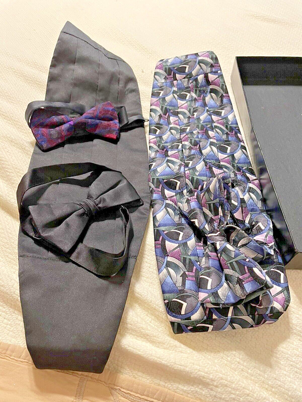 Vtg  Lot 5  pieces 2 Cummerbund & 3 Bow Ties Formal Wear Great Condition MCM