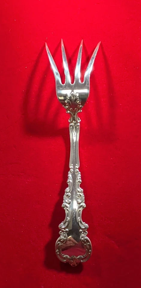 Antiguo tenedor para servir pan International Avalon de plata esterlina, 7-1/2" Foto 2 de 4