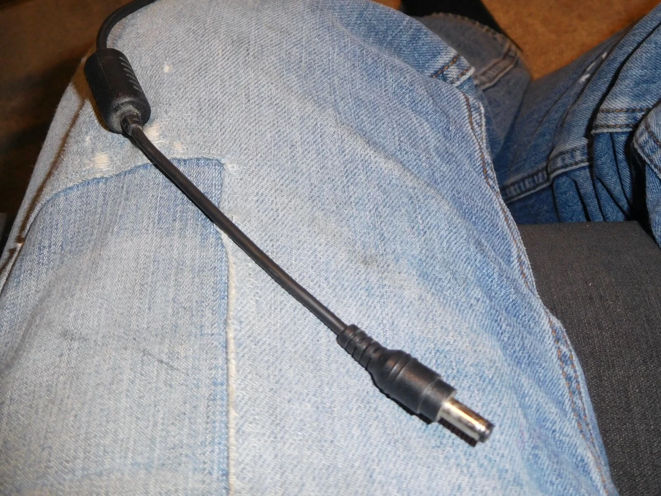 Adaptador de CA/CC Delta Electronics ADP-50SH Rev.B - Salida 12V 4160mA Foto 3 de 4