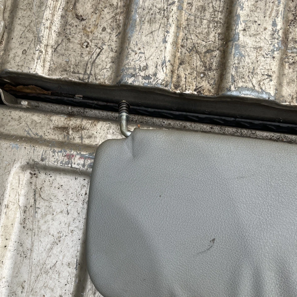 Juego de pares de parasoles grises para conductor y pasajero Mitsubishi Mighty Max 1987-1996 Foto 2 de 4