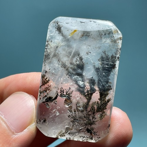 78ct Purificar Curar Raro Claro Natural Árbol de Mica Cristal Reiki Espécimen Colgante - Imagen 3 de 9