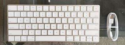 Apple Magic Keyboard  Lightning (MLA22LL/A) White