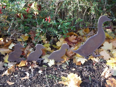 Metall Stahl Garten Ornament Skulptur Ente mit 3 Entenküken von David Cook