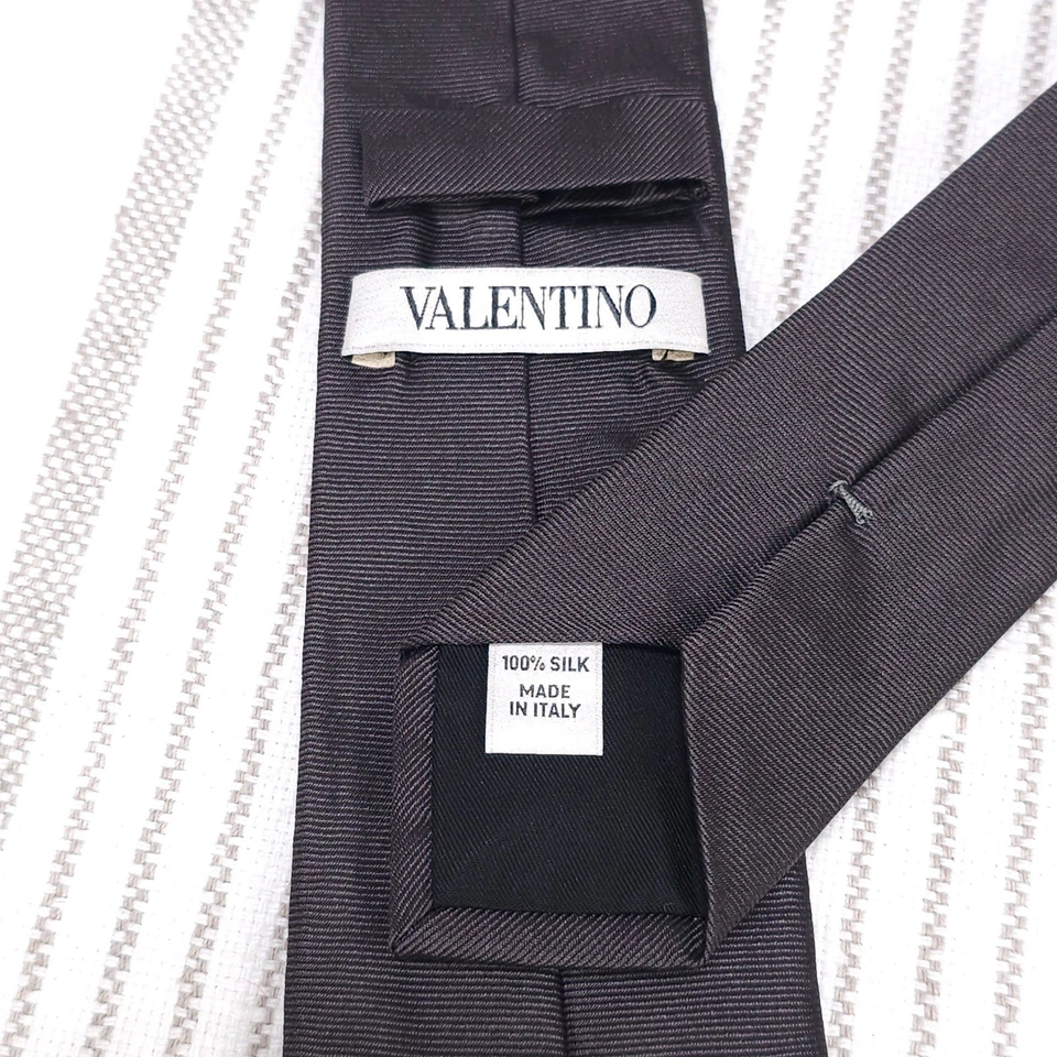 Corbata de Seda Valentino Gris Ajustada Minimalista Hecha en Italia Elegante Logo Formal Foto 3 de 4