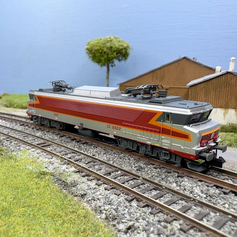 Locomotive CC 6502 Arnold train électrique HO SNCF livrée argent