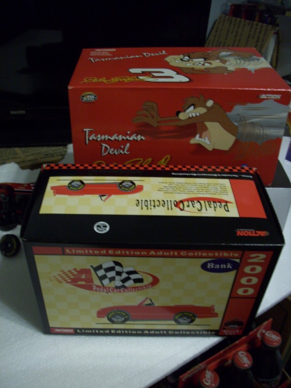 DALE Earnhardt 2000 TAZ TASMANIAN NO BULL GMGW PEDAL CAR BANK ACTION