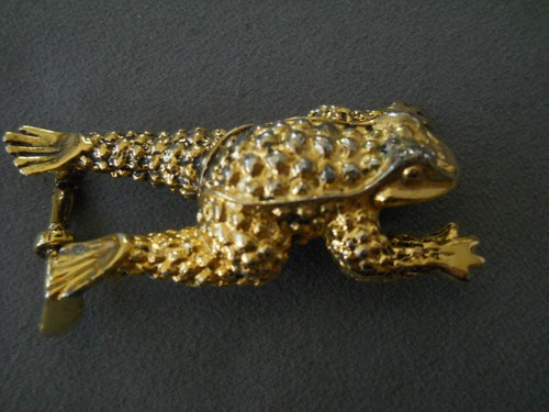 Kieselstein-Cord Southwestern Inspired Gold Tone Frog Toad Leaping Belt Buckle