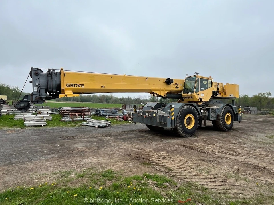Grúa Grove RT700E 2007 60 toneladas terreno áspero 150' con pluma de extensión bidadoo Foto 2 de 4
