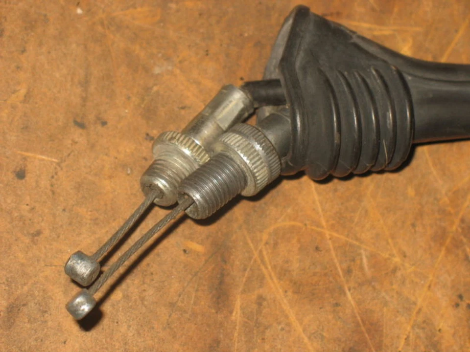 81 CABLES ACELERADOR YAMAHA XT500 XT 500 Foto 2 de 4