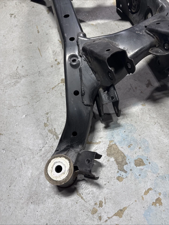 Subchasis de suspensión trasera Scion FRS Subaru BRZ 86 2013 OEM USADO Foto 3 de 4