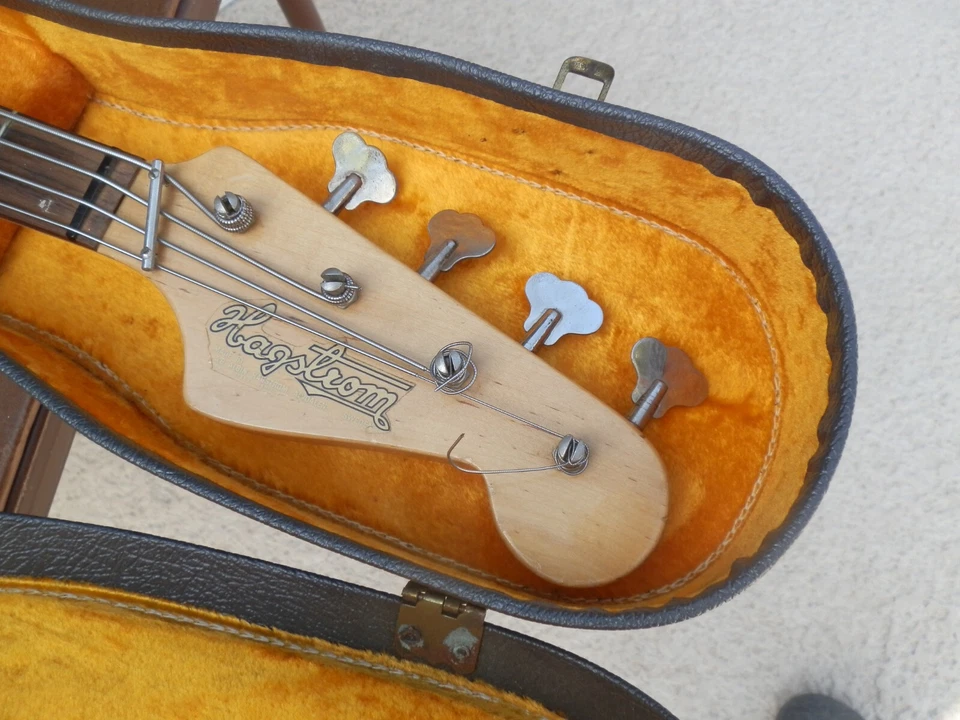 1968 HAGSTROM H11-B BASS GUITAR,EBONY,W/ ALL SWITCHES WORKING,ORIG CASE. NICE! - Image 4 of 4