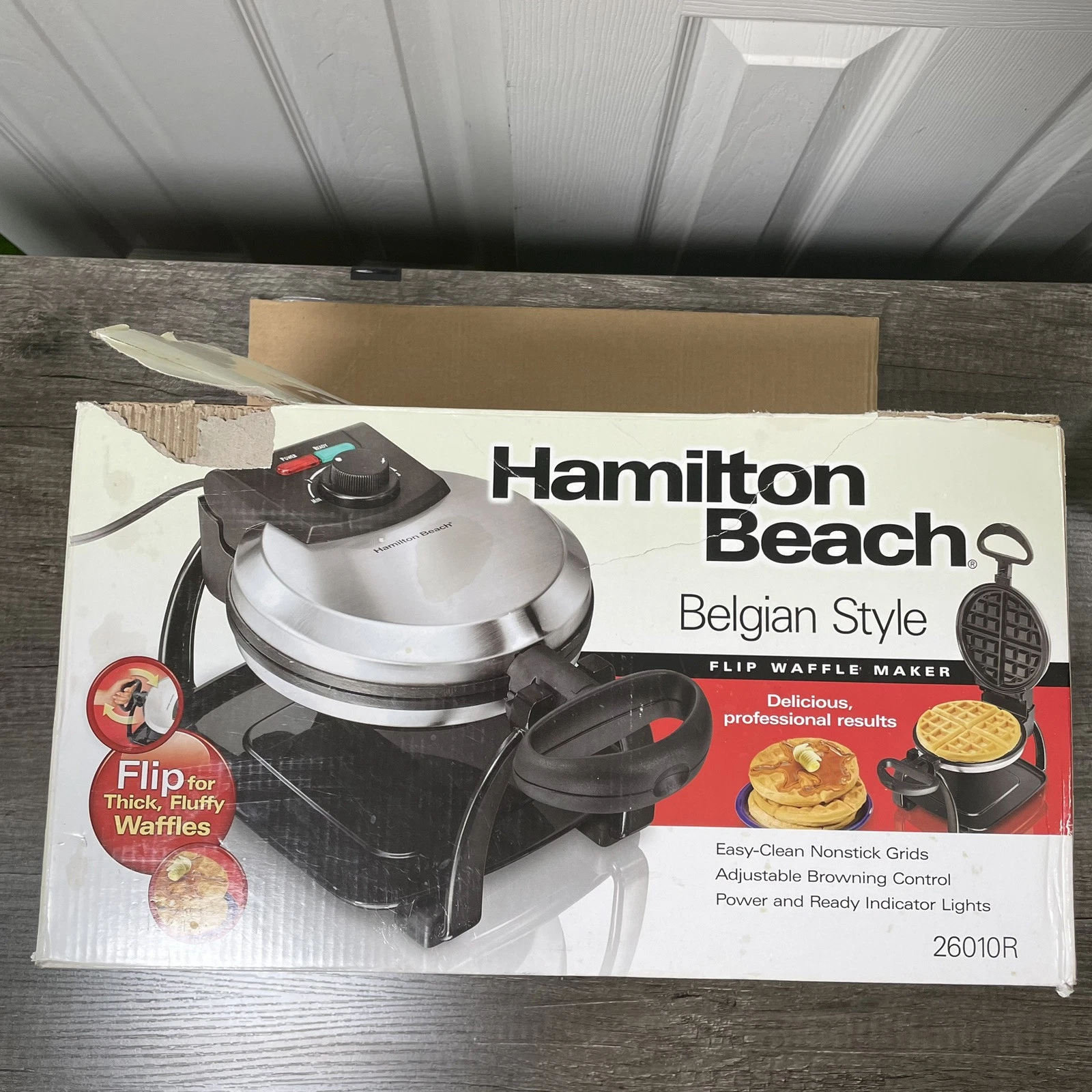 Hamilton Beach Flip Belgian Waffle Maker 26010R Non-Stick Round Tested Works