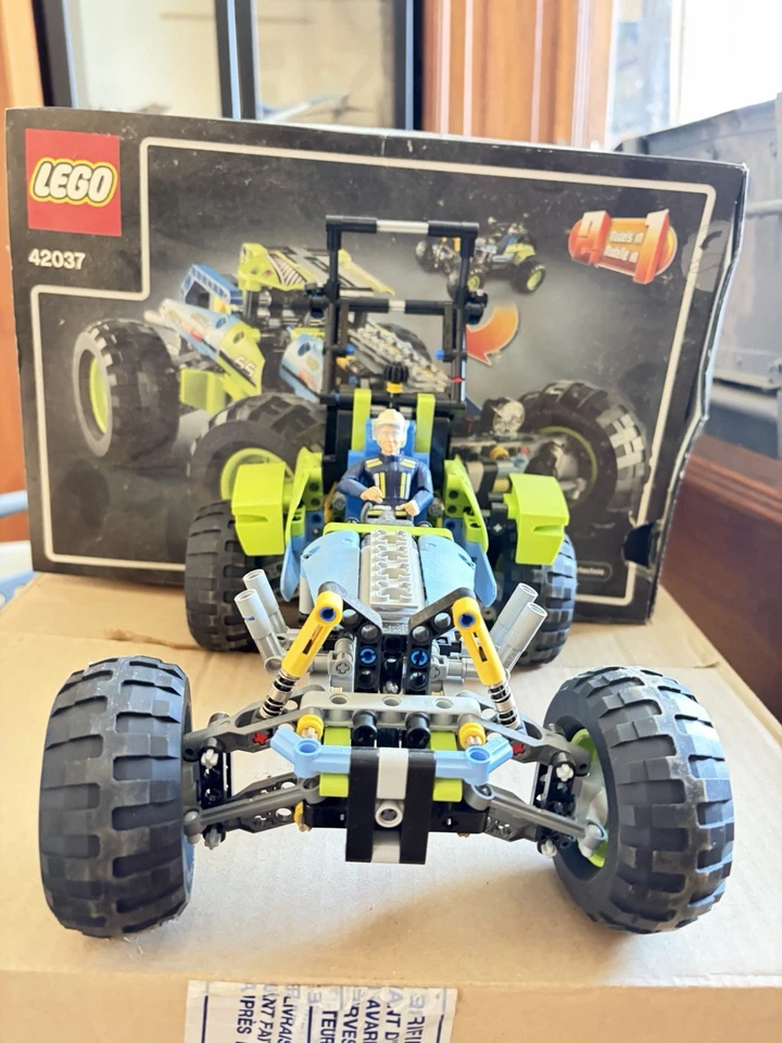 LEGO Technic 42037 Formula Off-Roader, photo 2 sur 3