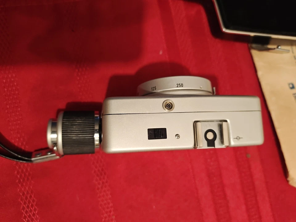 Bell & Howell Dial 35, 35mm Half Frame Camera w/ Case UnTested w/paperwork - Image 3 of 4