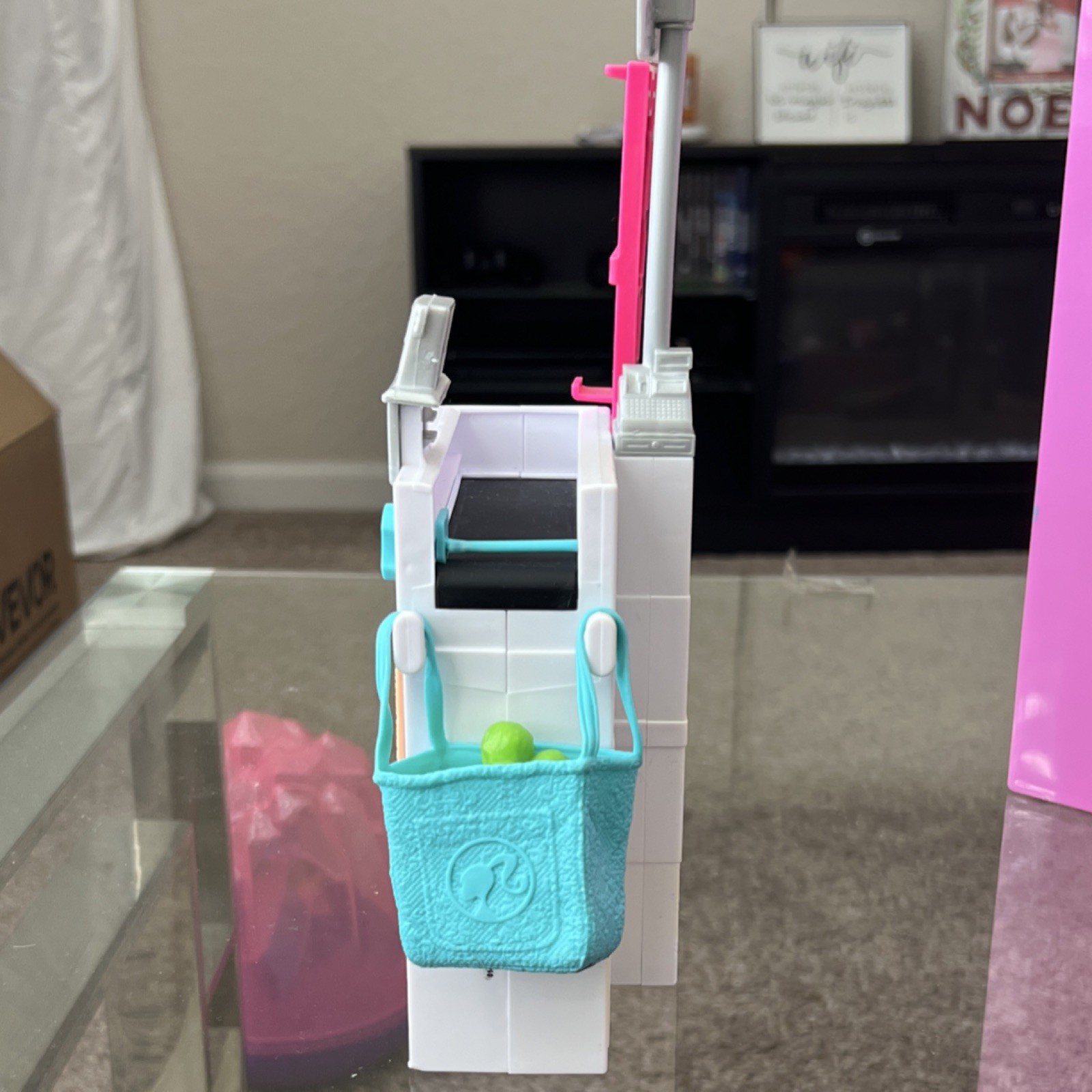 как выглядит Mattel Barbie Cash Register for 11 in Dolls Pink Beige FRP01 фото