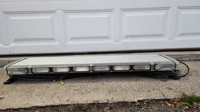 Whelen Utility Light Bar Model SL8RRBB - Untested
