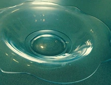 BEAUTIFUL CLEAR HAND BLOWN GLASS BOWL-SHAPED LIKE A FLOWER