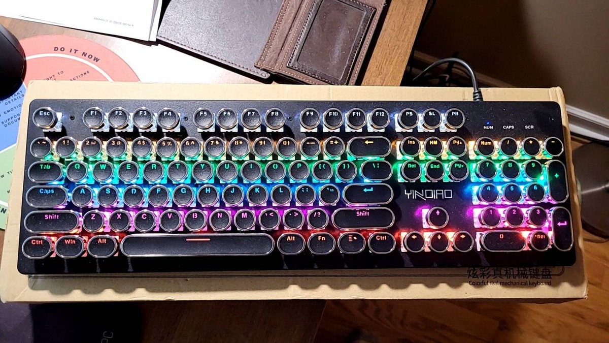 YinDiao Caller Mechanical Keyboard 104 Keys Green Axis Backlit 