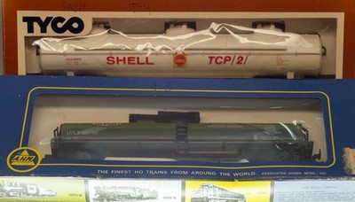 Vintage TYCO AHM HO Scale Lot 25 Pieces Boxed Freight Cars 2 Locomotives 1970s